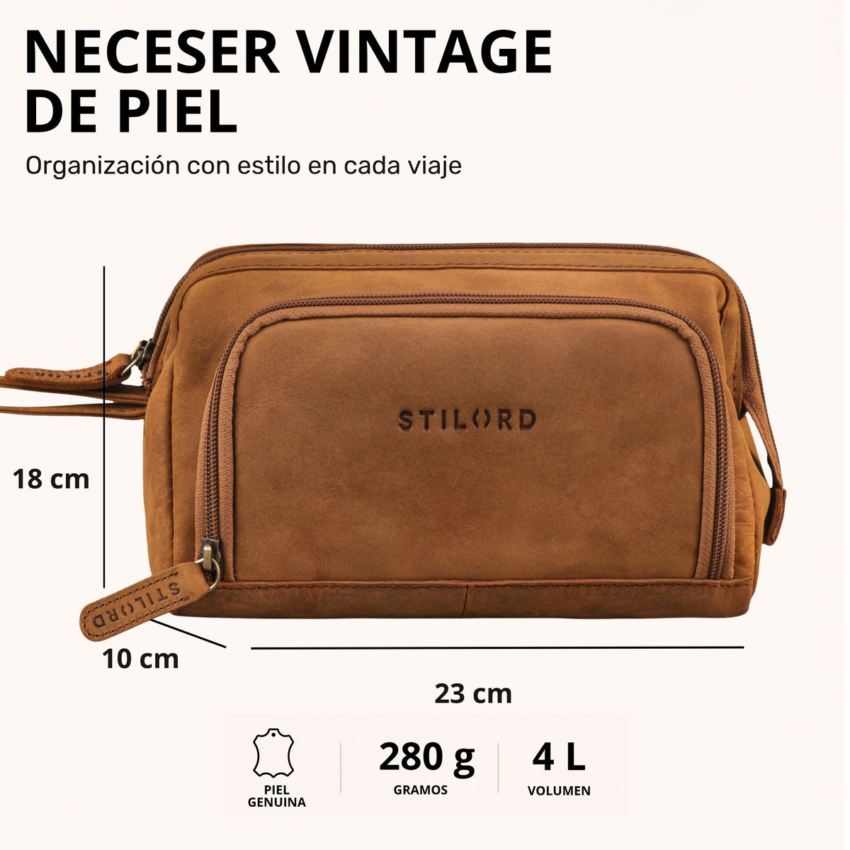 Neceser de cuero color tan, vista frontal con la marca STILORD en relieve y medidas visibles (23×10×18 cm)